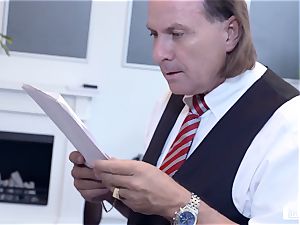 donks BUERO - uber-sexy German milf bangs chief at the office